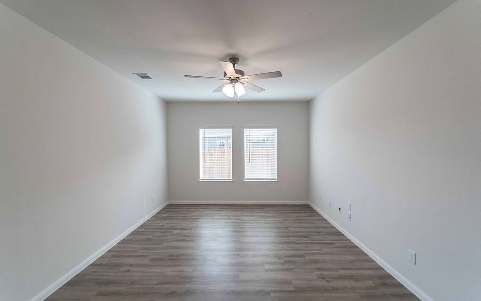 Spacious, unfurnished interior of a new home in Lago Mar, Texas City (Image 11).
