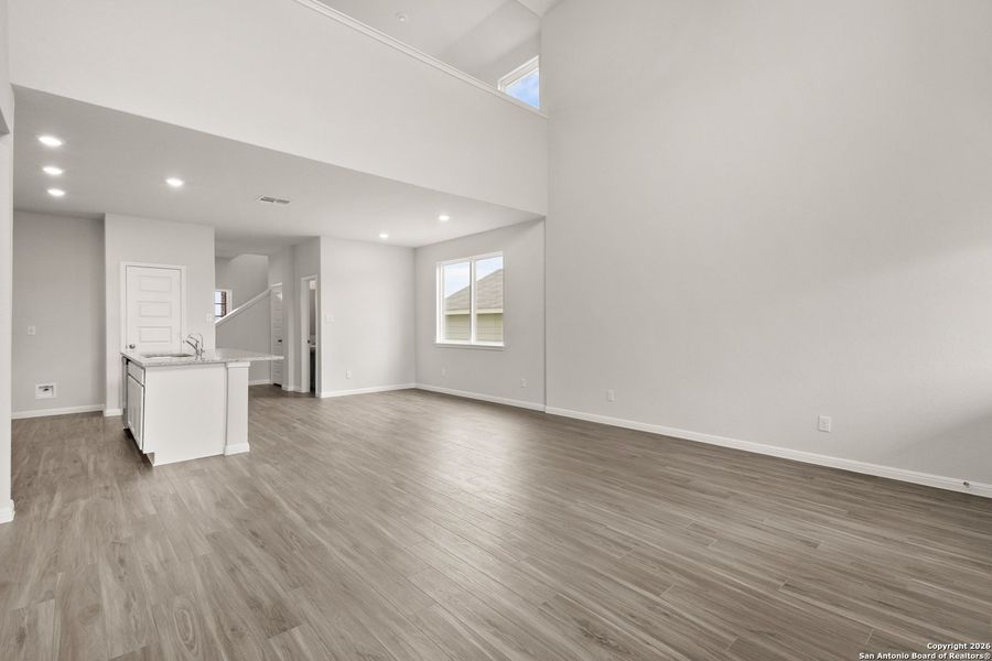 Spacious, unfurnished interior of a new home in Cinco Lakes, San Antonio (Image 22).