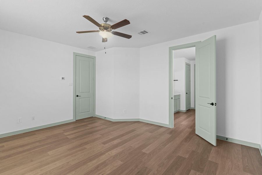 Spacious, unfurnished interior of a new home in Alexander, Pearland (Image 10). Spacious, unfurnished interior of a new home in Alexander, Pearland (Image 10).