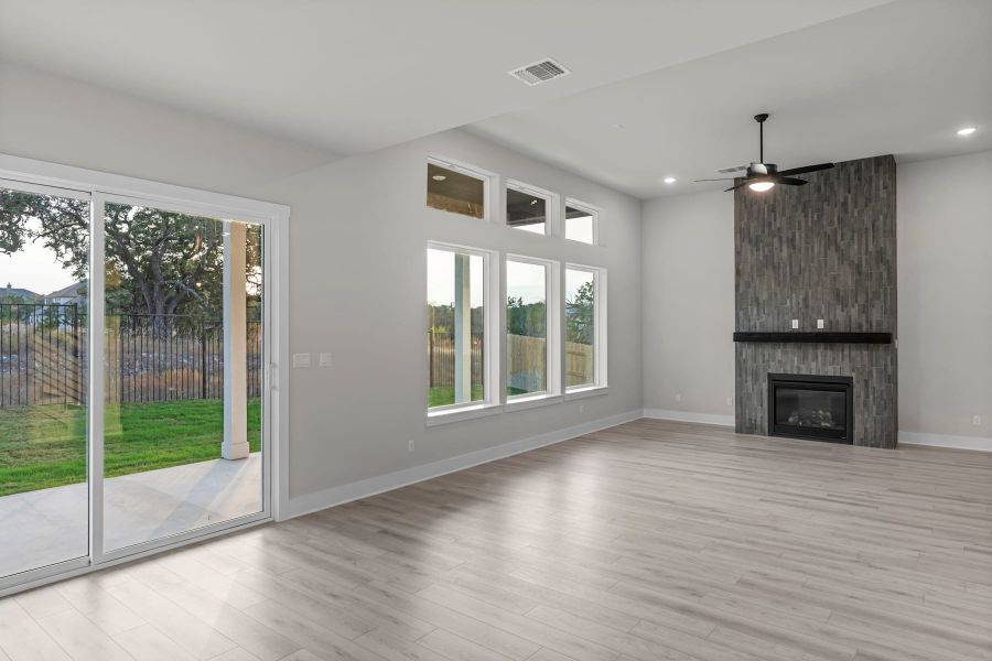 Spacious, unfurnished interior of a new home in Lariat, Liberty Hill (Image 20).