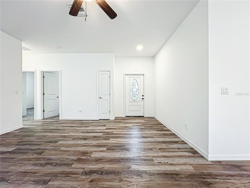 Spacious, unfurnished interior of a new home in , Port Charlotte (Image 15).