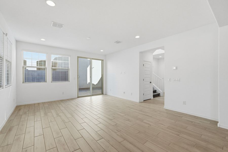 Spacious, unfurnished interior of a new home in Parkside, Avondale (Image 16).