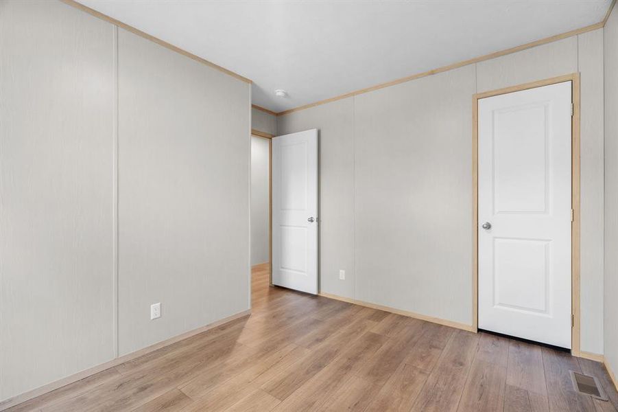 Spacious, unfurnished interior of a new home in , Granbury (Image 15).