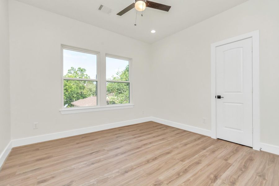 Spacious, unfurnished interior of a new home in , Houston (Image 24).