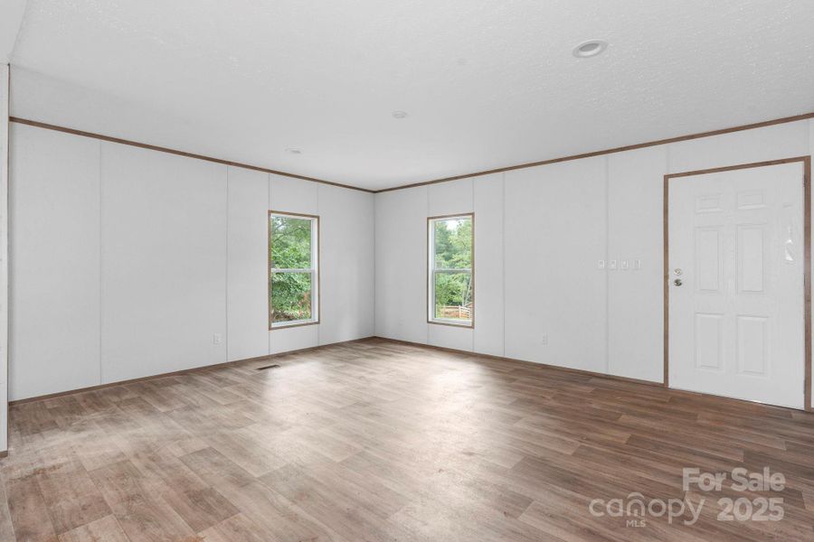 Spacious, unfurnished interior of a new home in , Lincolnton (Image 17).