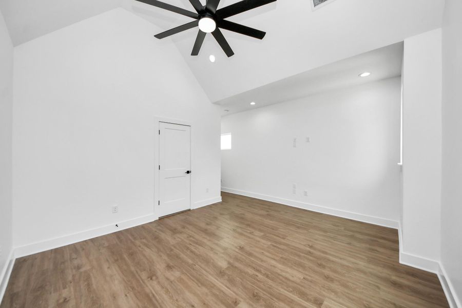 Spacious, unfurnished interior of a new home in , Houston (Image 17).