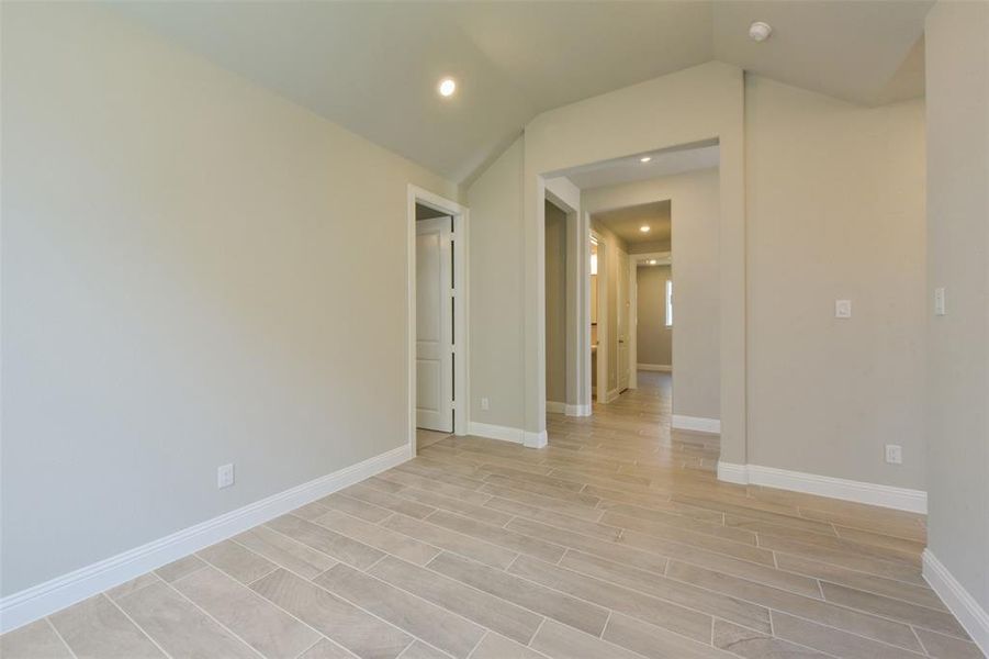 Spacious, unfurnished interior of a new home in Evergreen 50', Conroe (Image 32).
