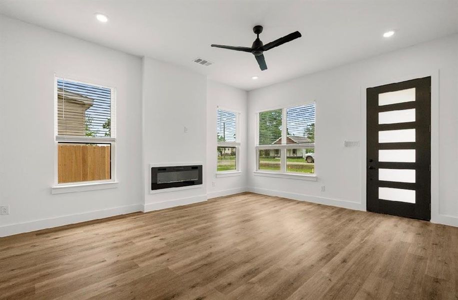 Spacious, unfurnished interior of a new home in , Leonard (Image 12).