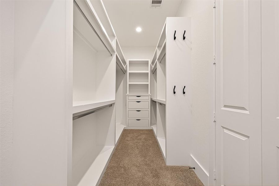 Spacious, unfurnished interior of a new home in , Tomball (Image 23).