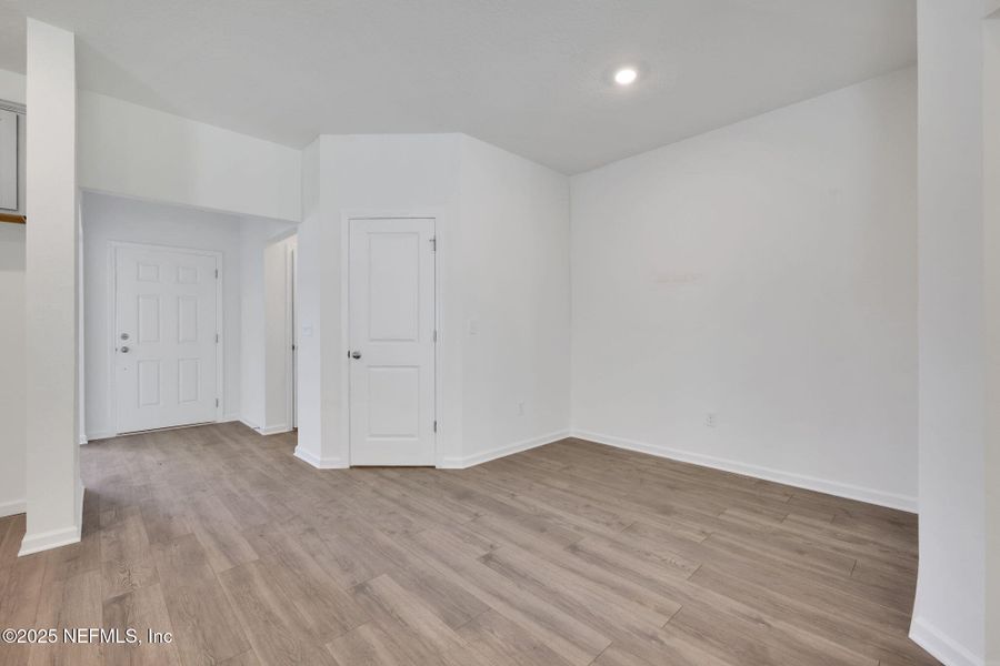 Spacious, unfurnished interior of a new home in Bellbrooke, Jacksonville (Image 19).