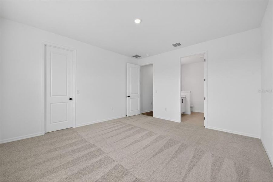 Spacious, unfurnished interior of a new home in Tyson Reserve, St. Cloud (Image 24).