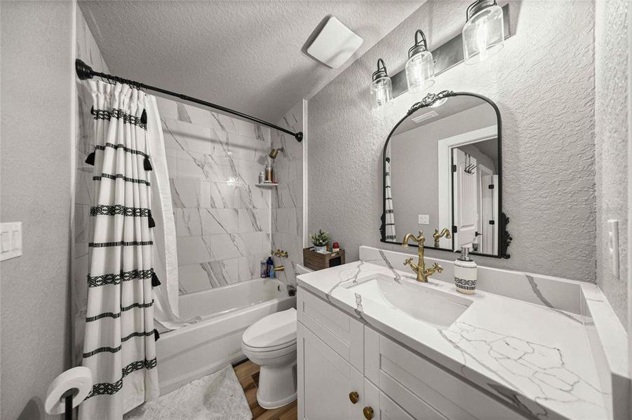 Furnished interior view inside a new home in , Belleview (Image 57).
