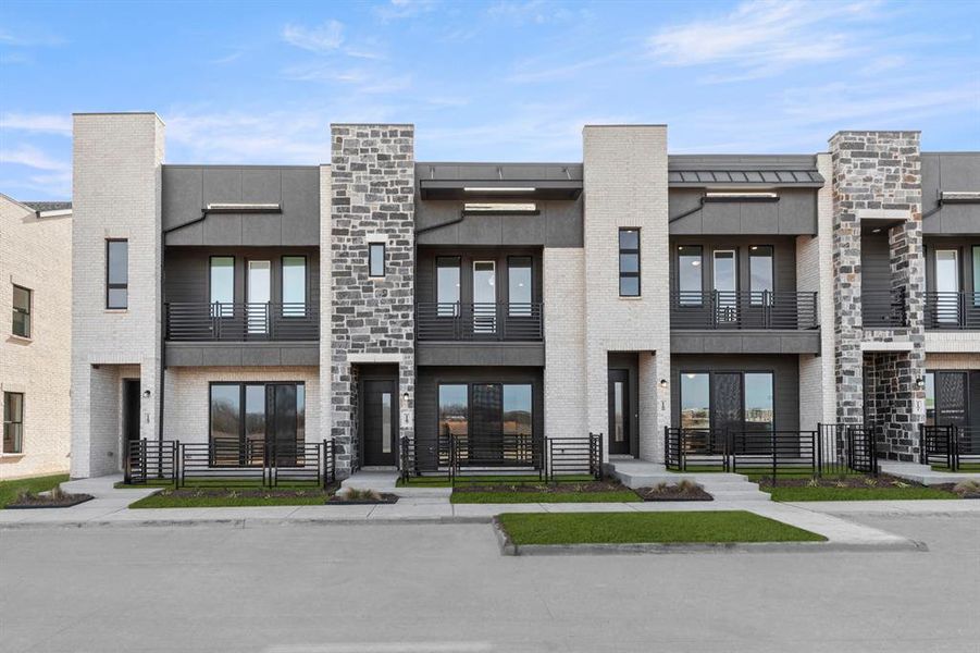 01. 1187 Doris May - Front