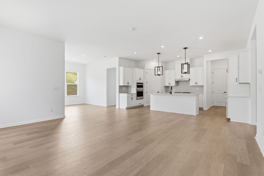 Spacious, unfurnished interior of a new home in River Falls, Tega Cay (Image 11).