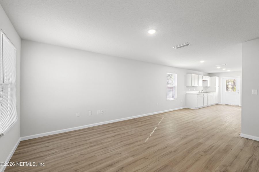 Spacious, unfurnished interior of a new home in , Jacksonville (Image 17).