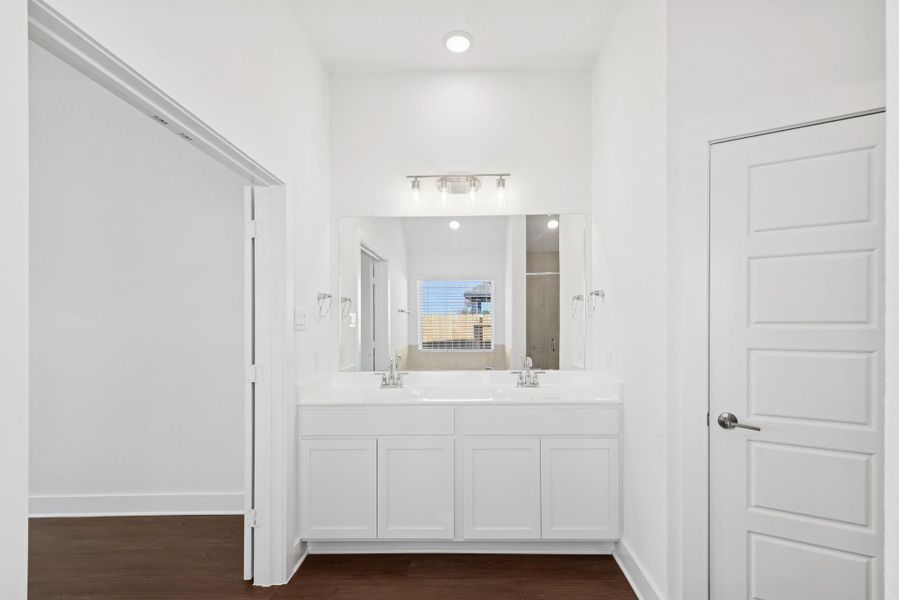 Furnished interior view inside a new home in Lago Mar, Santa Fe (Image 6).