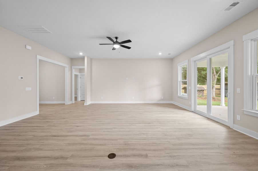 Spacious, unfurnished interior of a new home in , Summerville (Image 15).