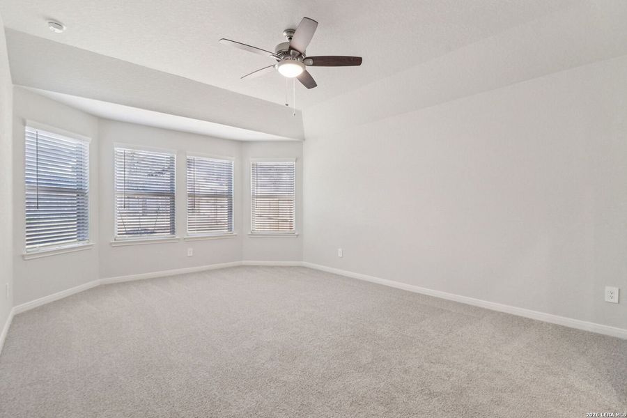 Spacious, unfurnished interior of a new home in Arcadia Ridge - Classic Series, San Antonio (Image 43).