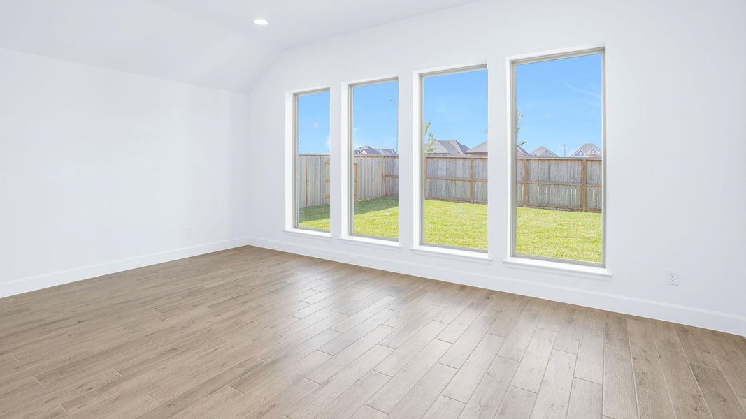 Spacious, unfurnished interior of a new home in Escondido, Magnolia (Image 12).