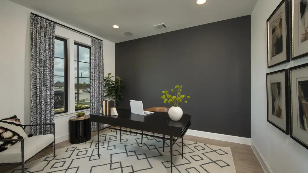 Representative furnished interior of a home built from the 3399W by Perry Homes in Briarley, Montgomery (Image 17).