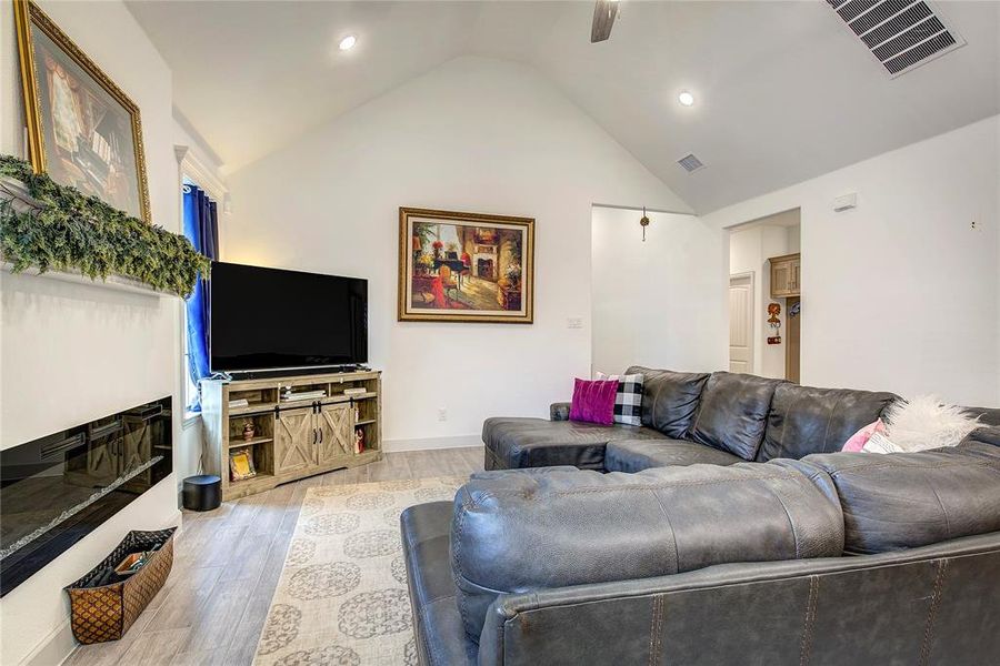 Furnished interior view inside a new home in , Lavon (Image 24).