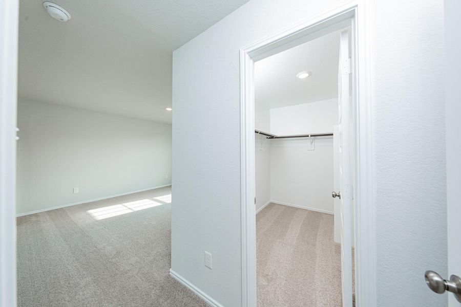 Spacious, unfurnished interior of a new home in Townsend Reserve, Splendora (Image 8).