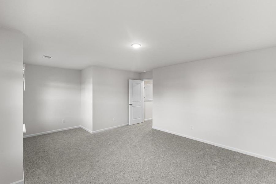 Representative unfurnished interior of a home built from the Nile by Veranda Homes in Heritage Bay, Sumter (Image 23).