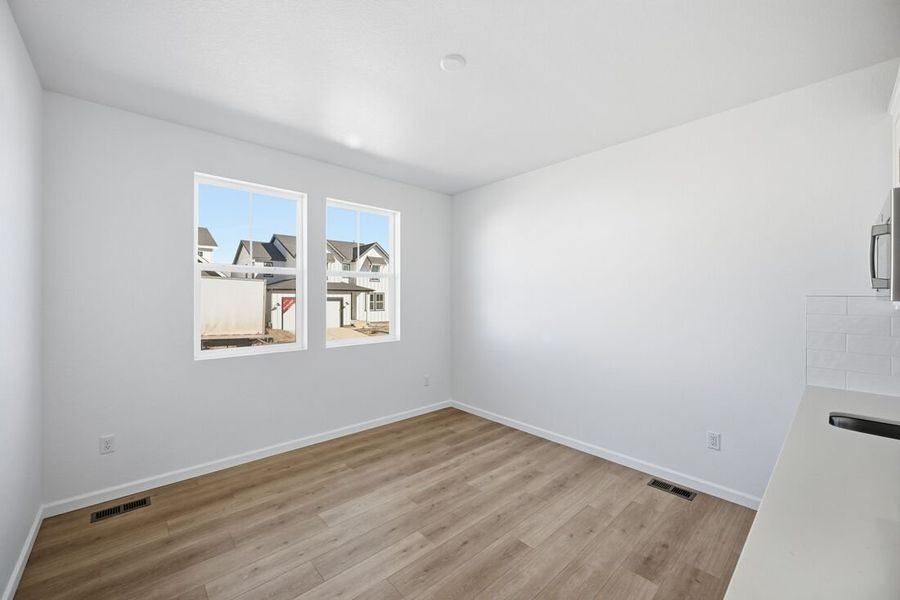 Spacious, unfurnished interior of a new home in Macanta, Castle Rock (Image 13).