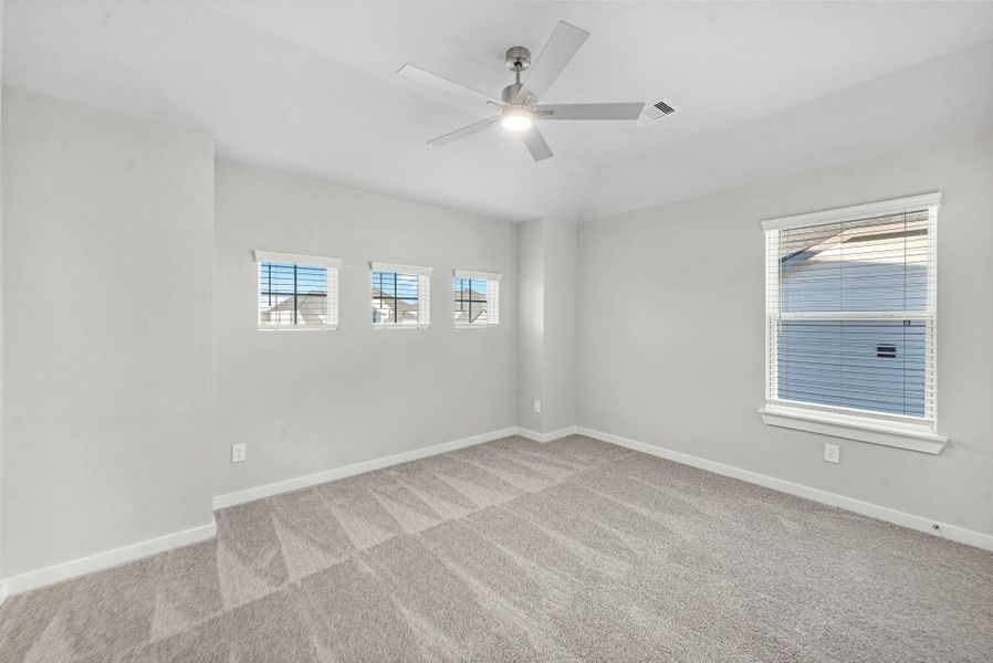 Spacious, unfurnished interior of a new home in Briarwood Crossing, Rosenberg (Image 34).