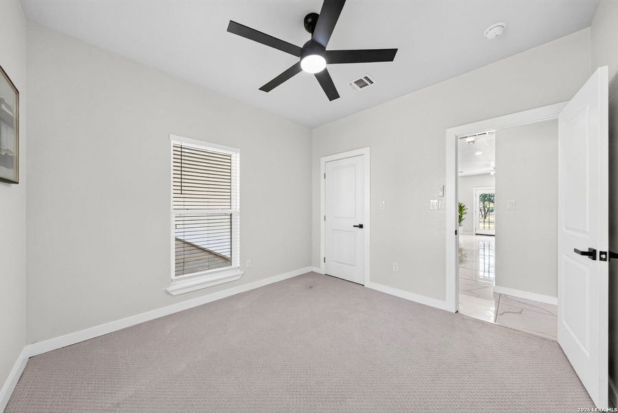 Spacious, unfurnished interior of a new home in , Natalia (Image 21).