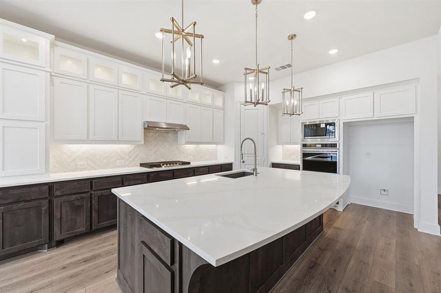 Furnished interior view inside a new home in Dove Hollow, Waxahachie (Image 8).