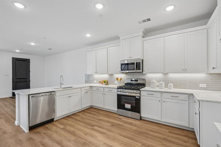 Featuring a great open concept design, entertaining is a breeze in our Boyd floor plan. Featuring a great open concept design, entertaining is a breeze in our Boyd floor plan.