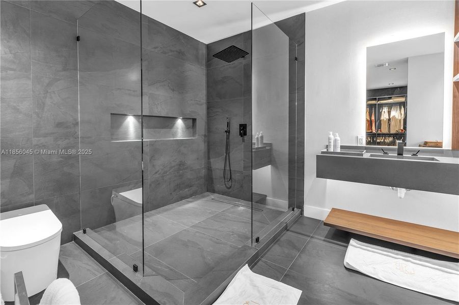 Furnished interior view inside a new home in , Miramar (Image 7).