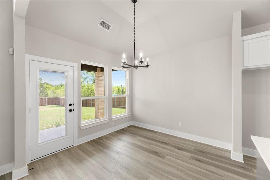 13. 941 Gold Finch - Nook