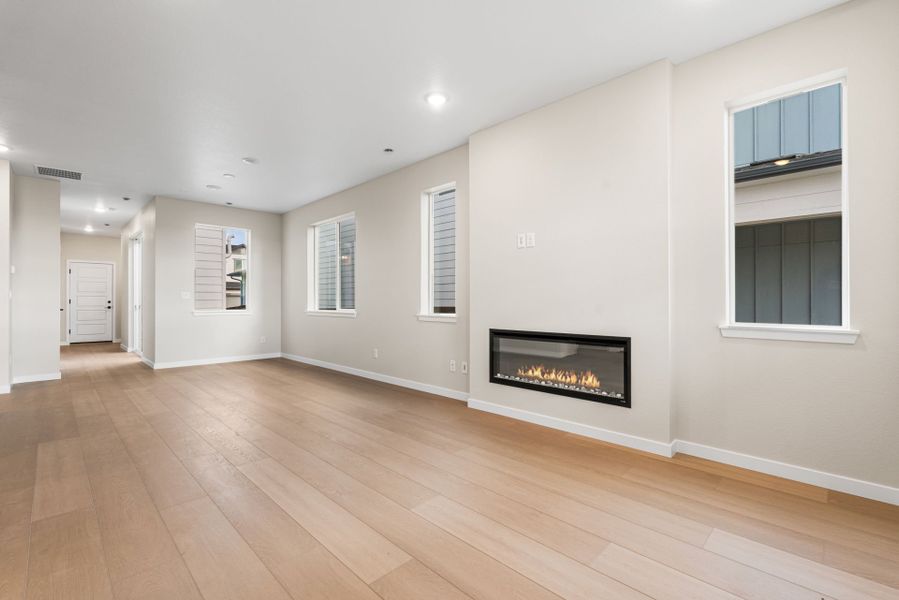 Spacious, unfurnished interior of a new home in Barefoot Village, Longmont (Image 21). Spacious, unfurnished interior of a new home in Barefoot Village, Longmont (Image 21).