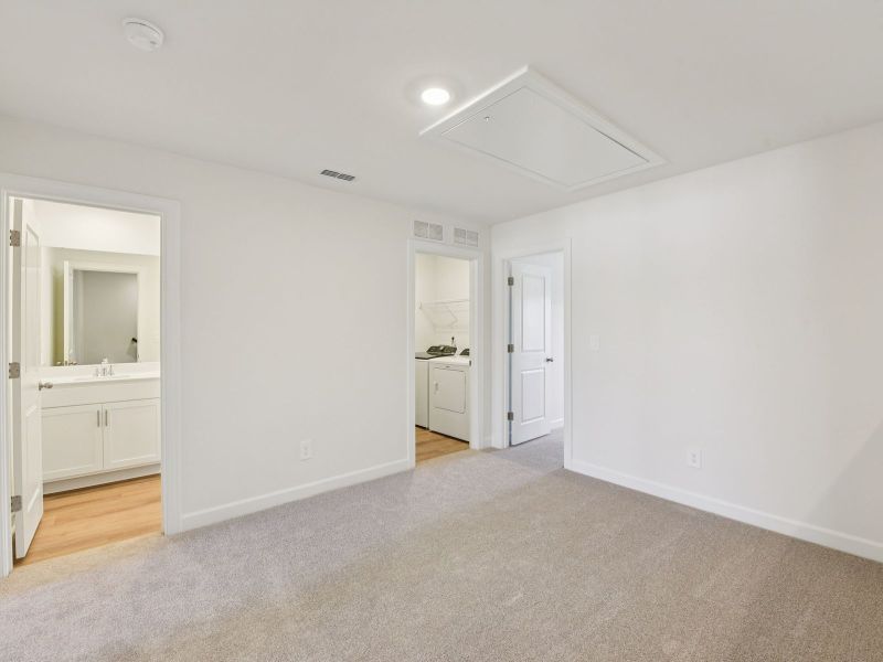 Spacious, unfurnished interior of a new home in Galloway Ridge, Charlotte (Image 12).