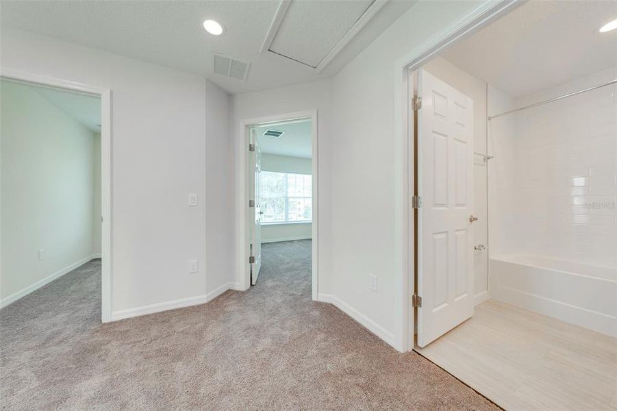 Spacious, unfurnished interior of a new home in , Kissimmee (Image 16).