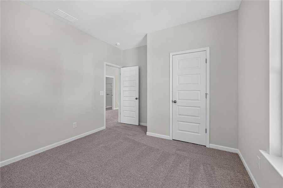 Spacious, unfurnished interior of a new home in North Haven, Rome (Image 29).