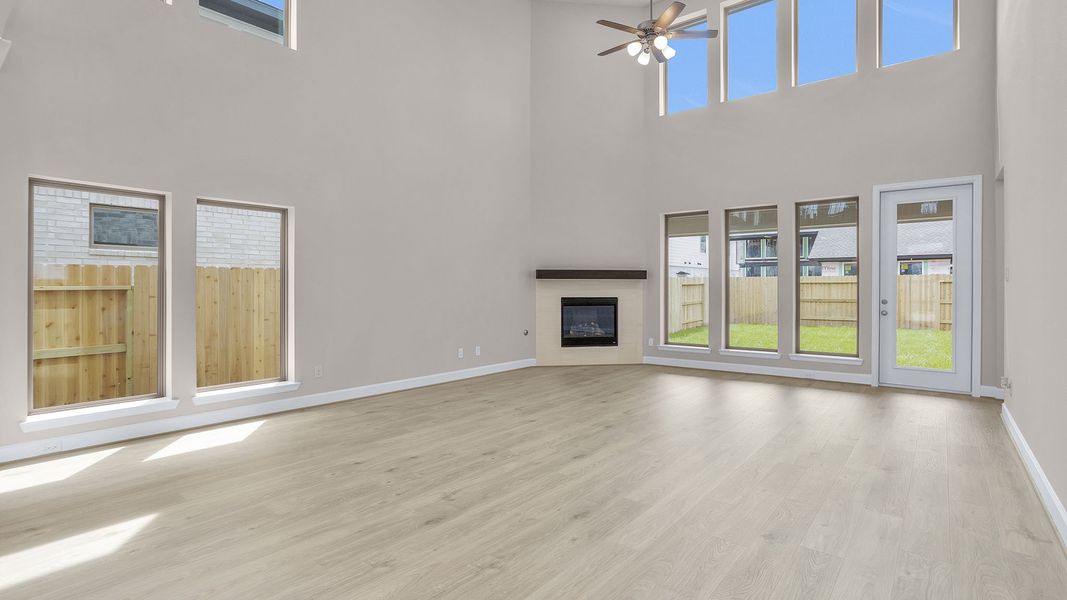 Spacious, unfurnished interior of a new home in Grand Central Park, Conroe (Image 18).