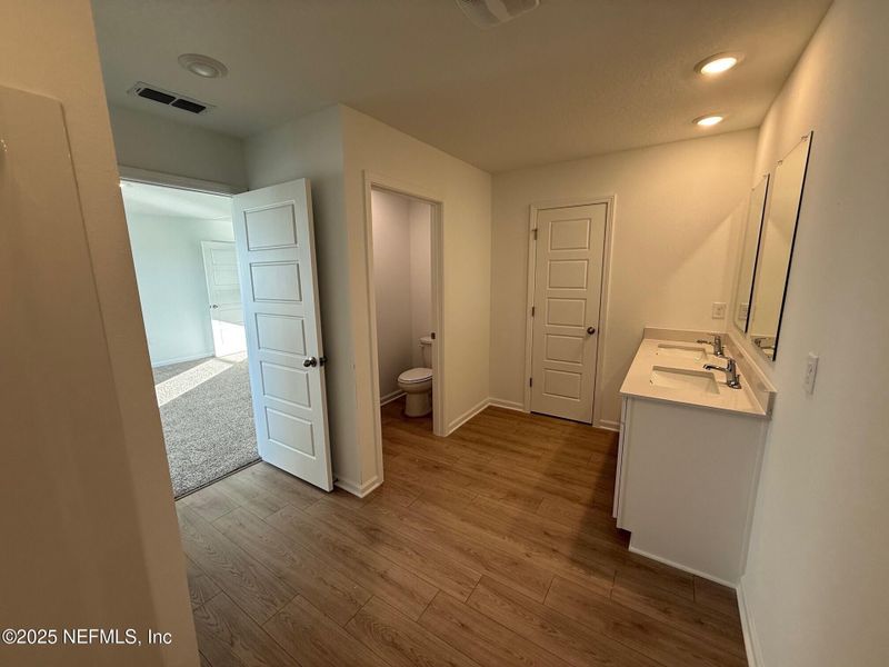 Spacious, unfurnished interior of a new home in The Arbors, Jacksonville (Image 23).