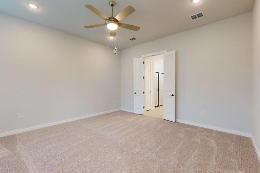 Spacious, unfurnished interior of a new home in Cedar Brook, Leander (Image 12).
