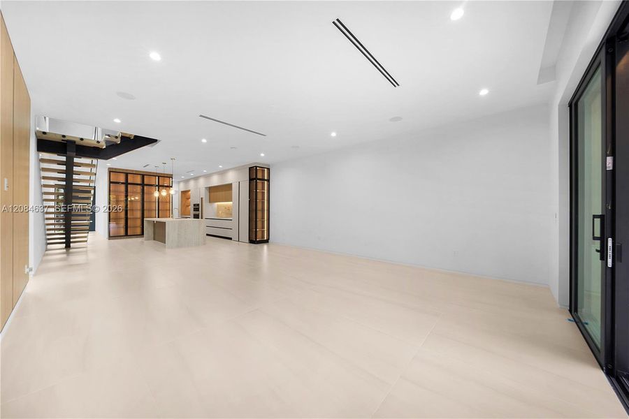 Spacious, unfurnished interior of a new home in , Fort Lauderdale (Image 36).