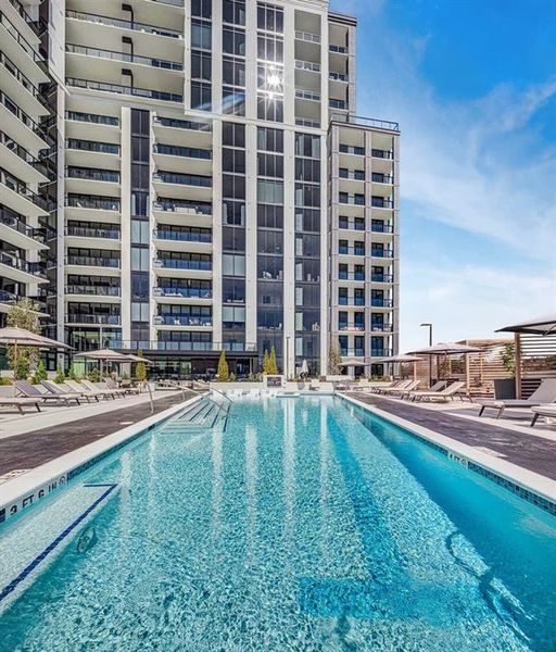 Condo located in Atlanta, GA showcasing its design and architecture (Image 5).