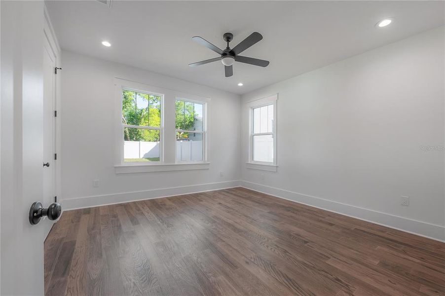 Spacious, unfurnished interior of a new home in , Tampa (Image 44).