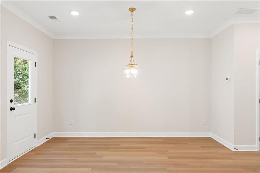 Spacious, unfurnished interior of a new home in Cherokee Township, Acworth (Image 12).