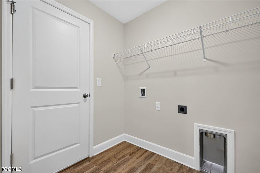 Spacious, unfurnished interior of a new home in Cape Coral, Cape Coral (Image 27).