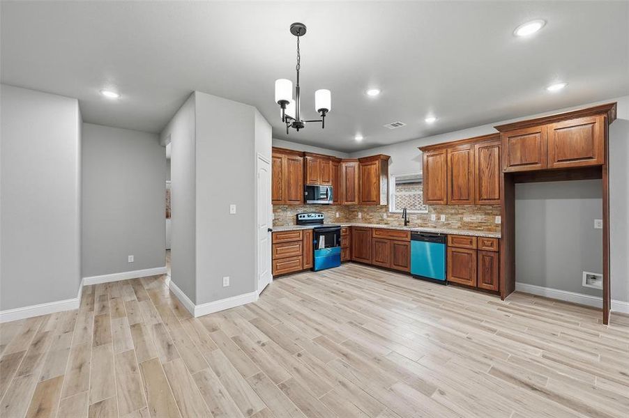Furnished interior view inside a new home in , Cleburne (Image 3).