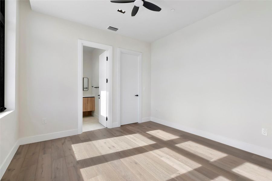 Spacious, unfurnished interior of a new home in , Plantation (Image 39).