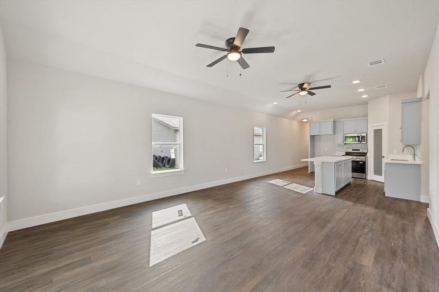 Spacious, unfurnished interior of a new home in , Corsicana (Image 22). Spacious, unfurnished interior of a new home in , Corsicana (Image 22).