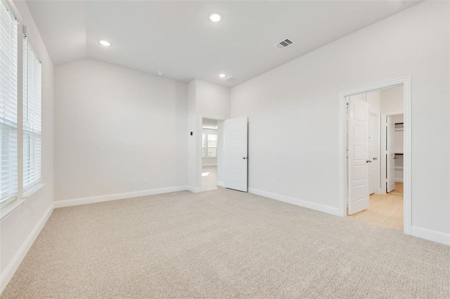 Spacious, unfurnished interior of a new home in Wildflower Ranch, Justin (Image 34).